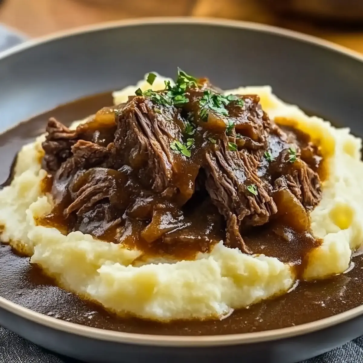 Slow Cooker Beef Manhattan: Cozy Comfort in Every Bite 3 9aa5ed31 286a 4728 a534 c142cb1ba04ebr i9ouu1